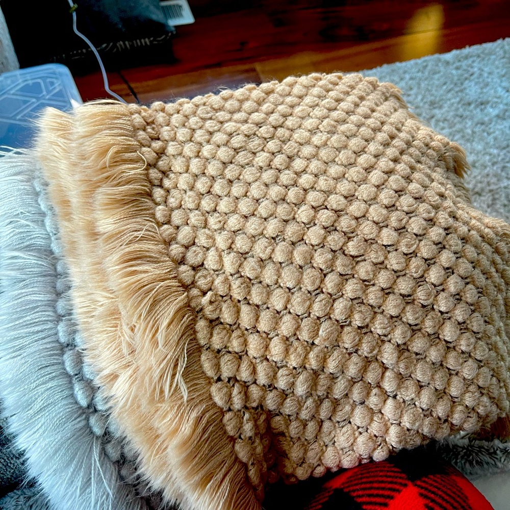 Two Infiniti scarves. Tan and light gray